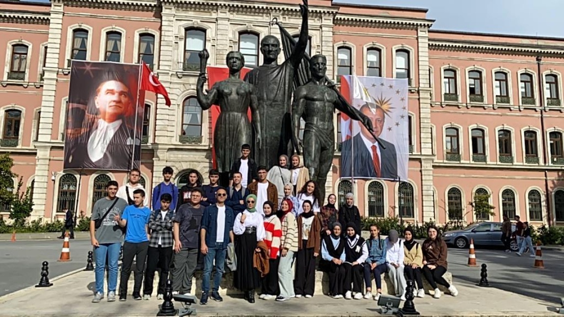 İstanbul Üniversitesi Gezisi